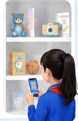 学生用积分在奖品架前自主兑换